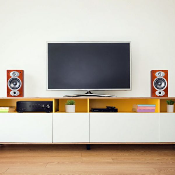 747192118389_lifestyle_livingroom-600×600