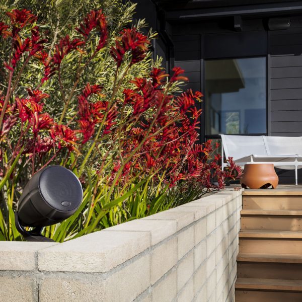 Polk_atrium_outdoor_sub100_sat300_lifestyle_002-1-600×600